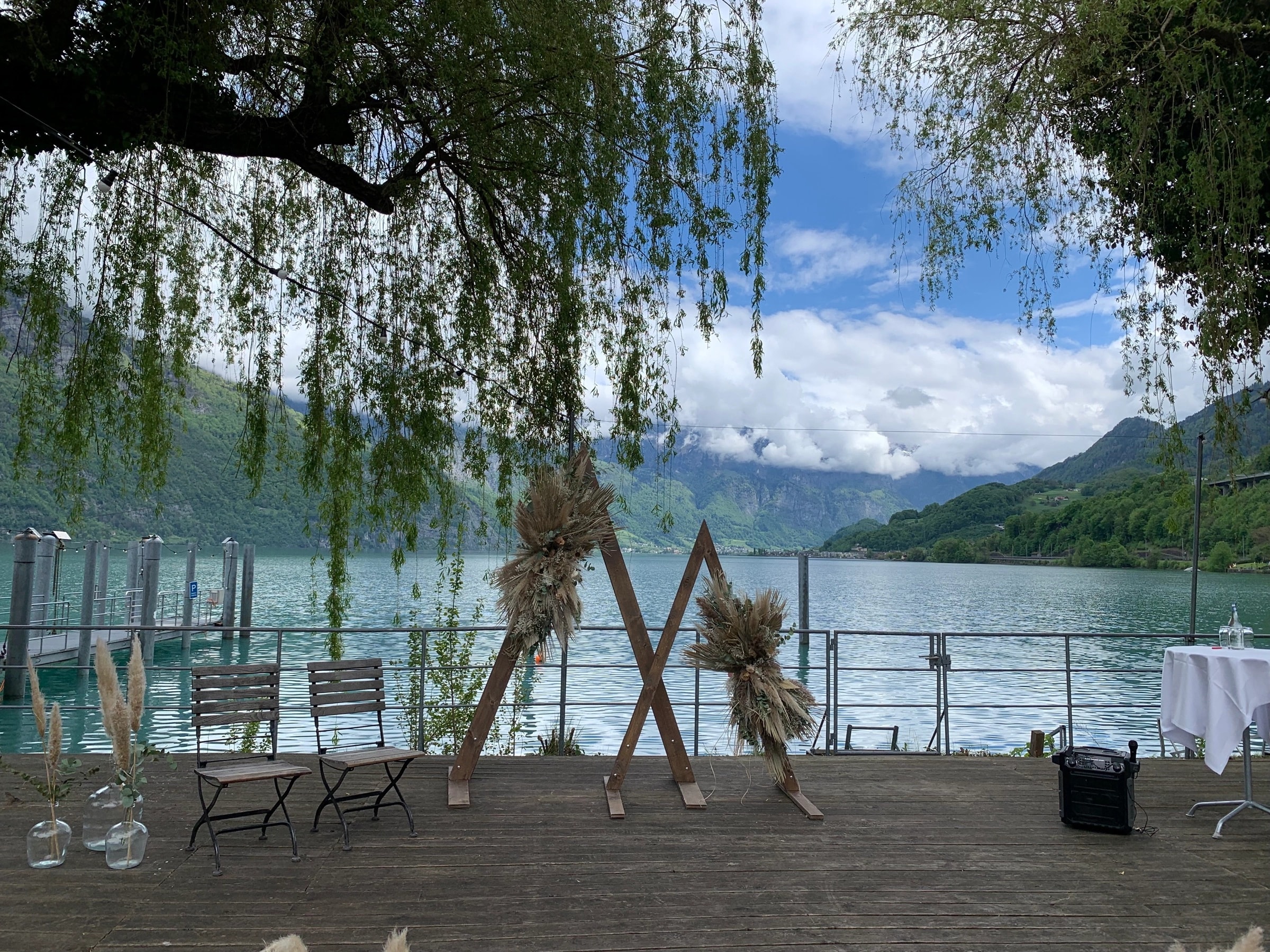 Hochzeitsdeko in der Sagibeiz Murg direkt am Ufer des Walensees