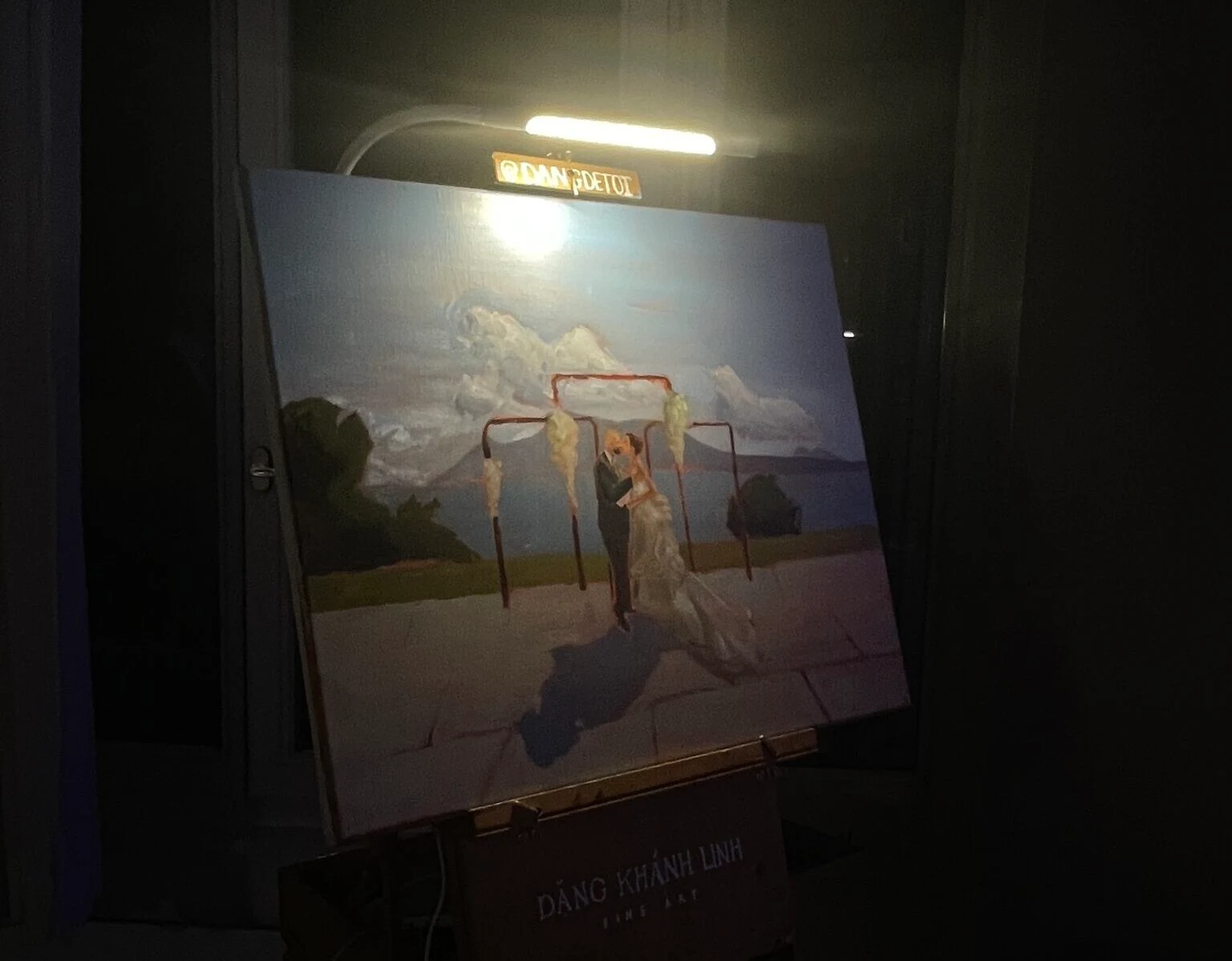 The live wedding painting on its easel at night inside Hôtel Préalpina.