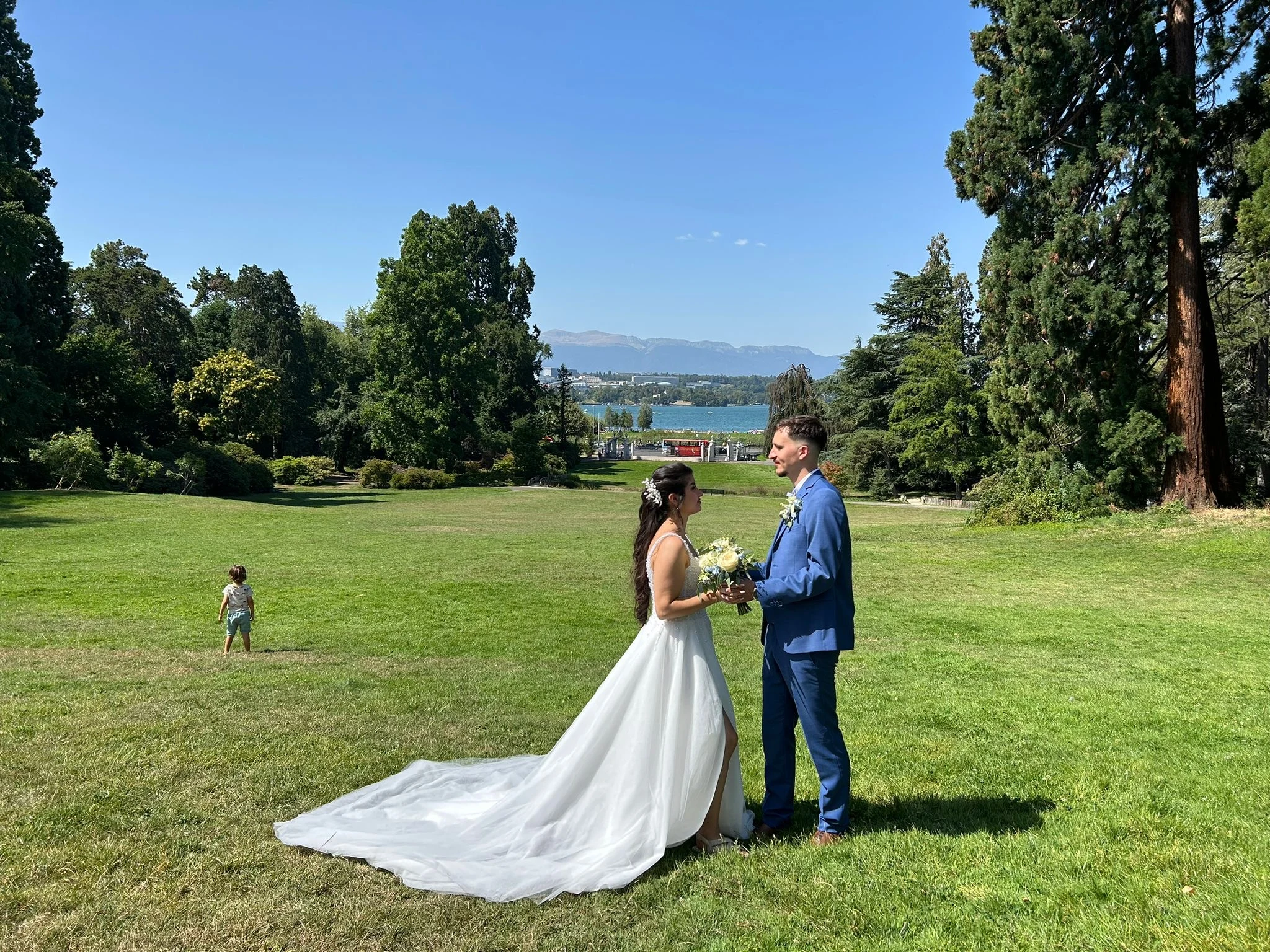 The reference photo of the couple in Parc des Eaux-Vives, before it became a painting